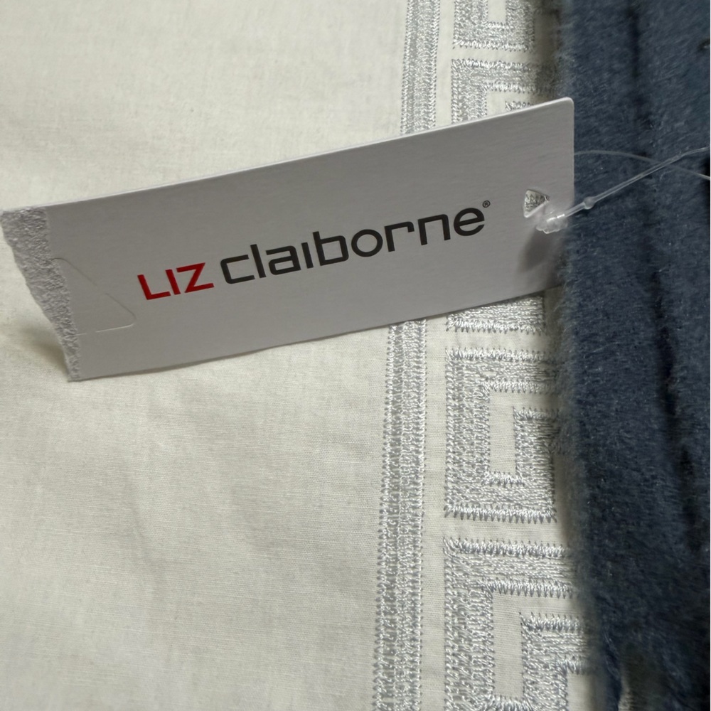 Liz Claiborne Fringe Scarf Wrap  Blue Heather
* All $ donated to Charity * - Picture 6 of 8